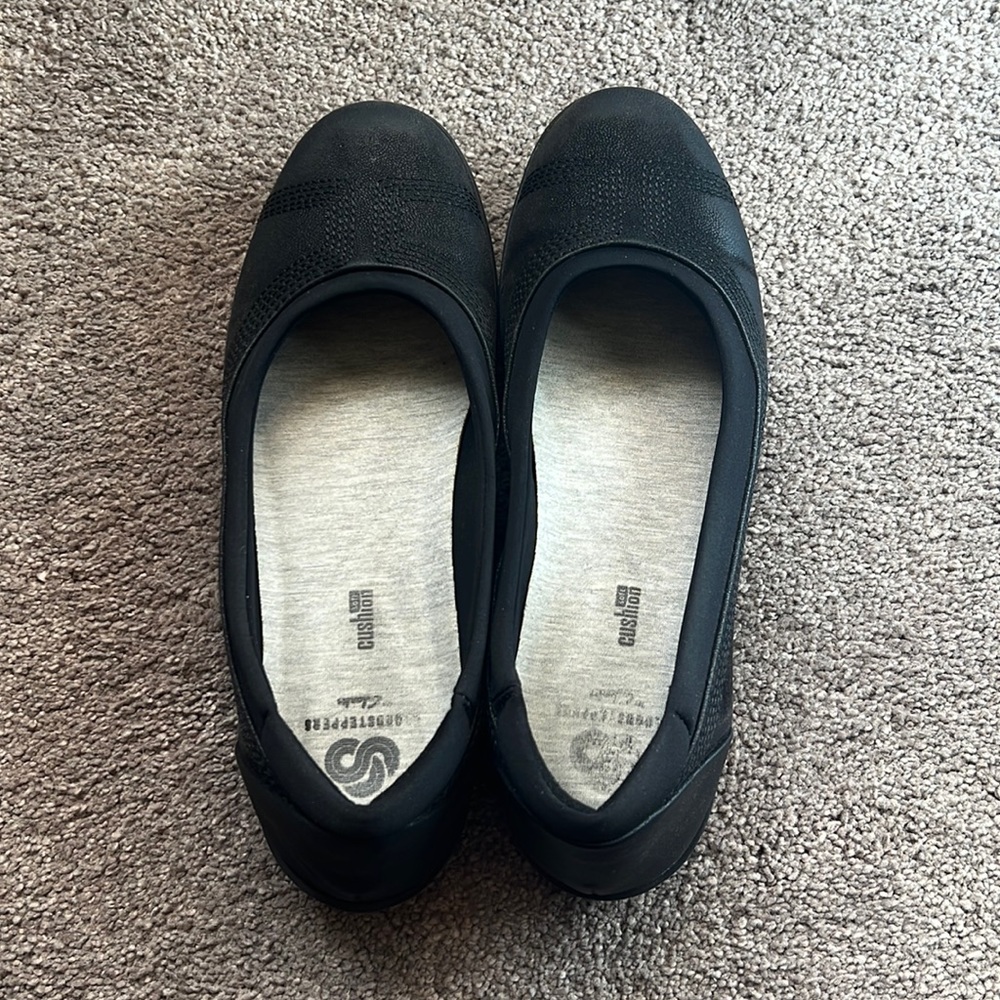 Like New. Clarks Cloudstepper Black Flats.